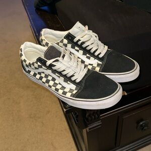Old school blk/white Vans
